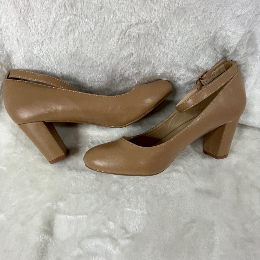 Women’s Size 10 Neutral Pump with Ankle Strap